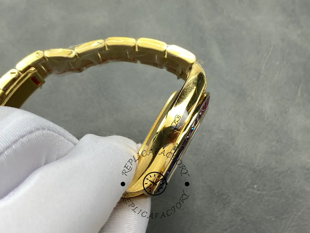 Hand-held side profile of Rolex Daytona 116598RBOW showing case thickness.
