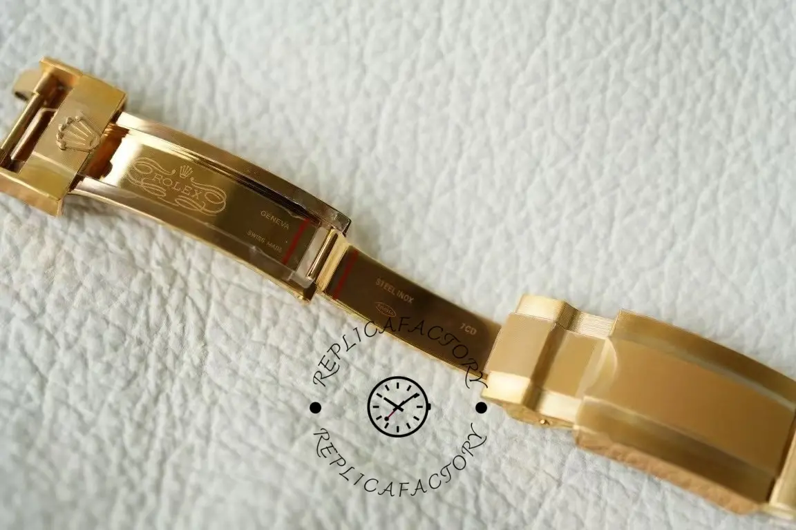 Bracelet clasp open view of the Rolex Daytona 116508 Artisans de Genève Skeleton Dial showing inner links.