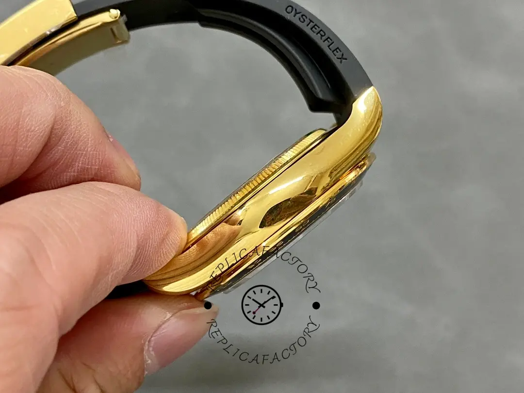 Rolex Cosmograph Daytona 40 Yellow Gold Balck Rubber m126518ln 0006