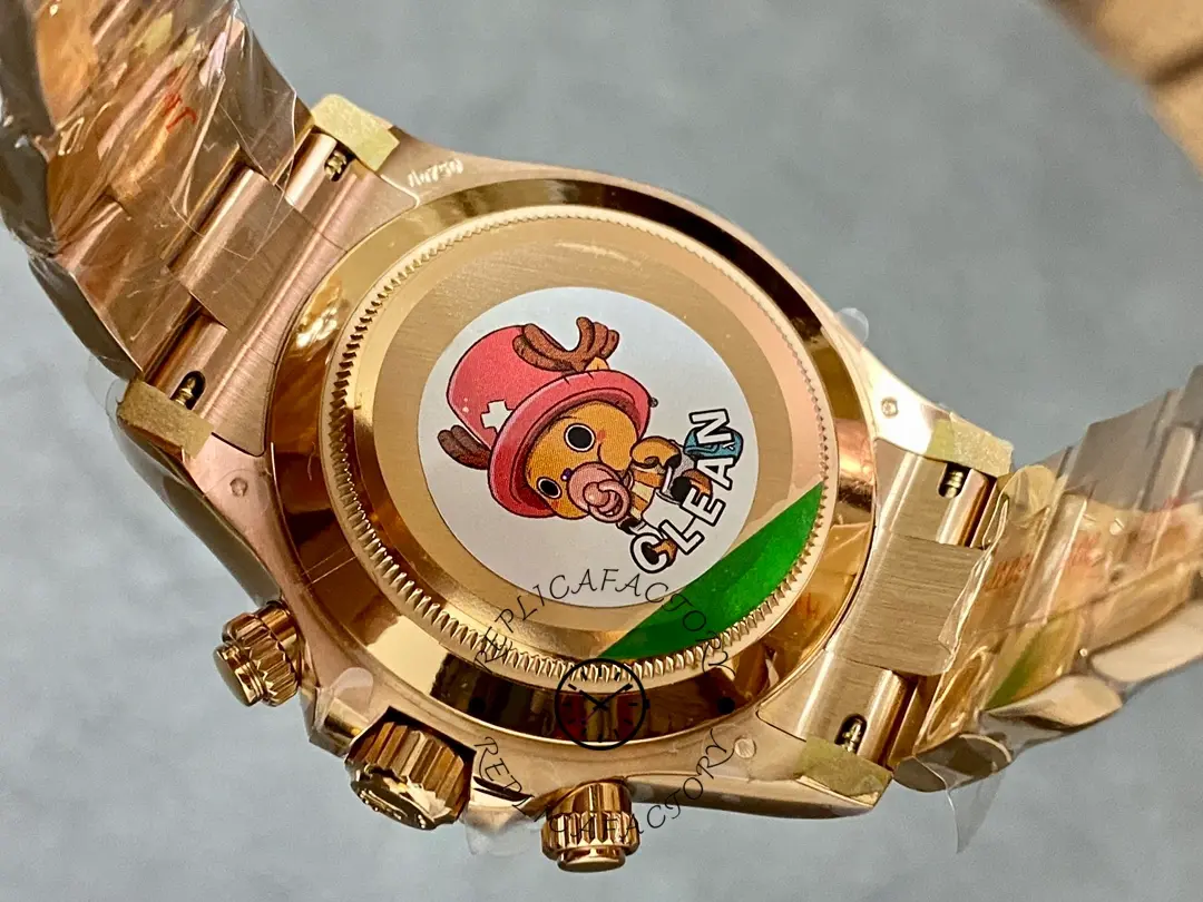 Rolex Daytona 126508, caseback view showing solid back and bracelet end links.