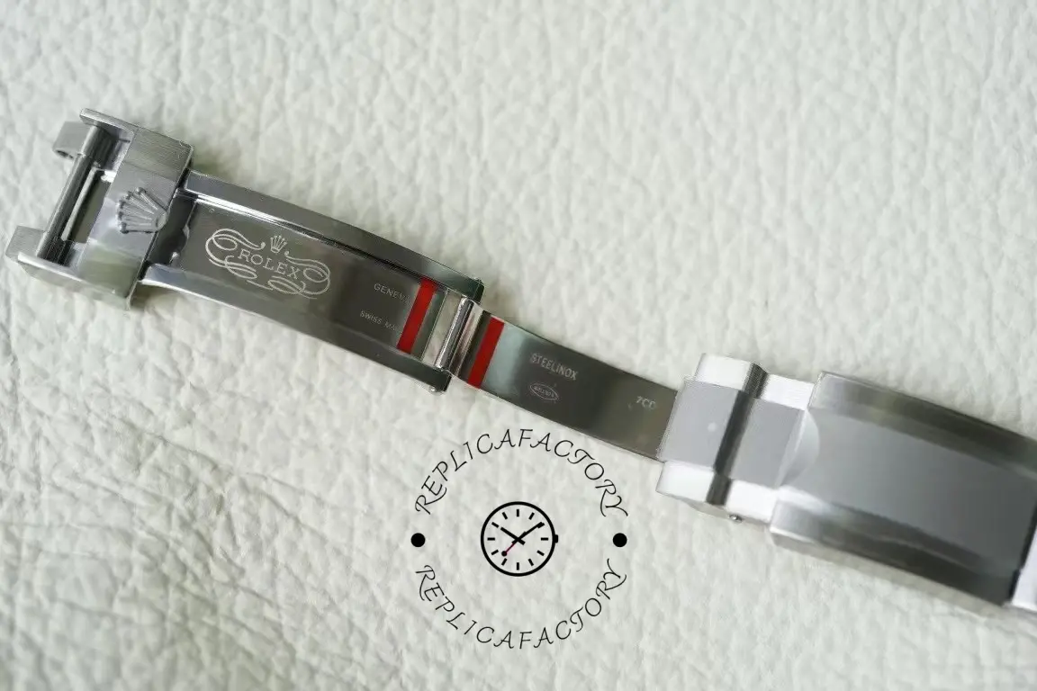 Clasp detail of Rolex Daytona 116520 showing clasp underside and adjustment area.