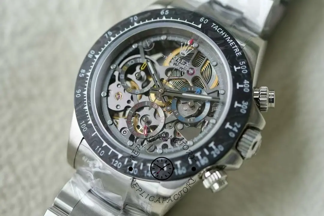 Side angle of Rolex Daytona 116520 showing case profile and chronograph pushers.