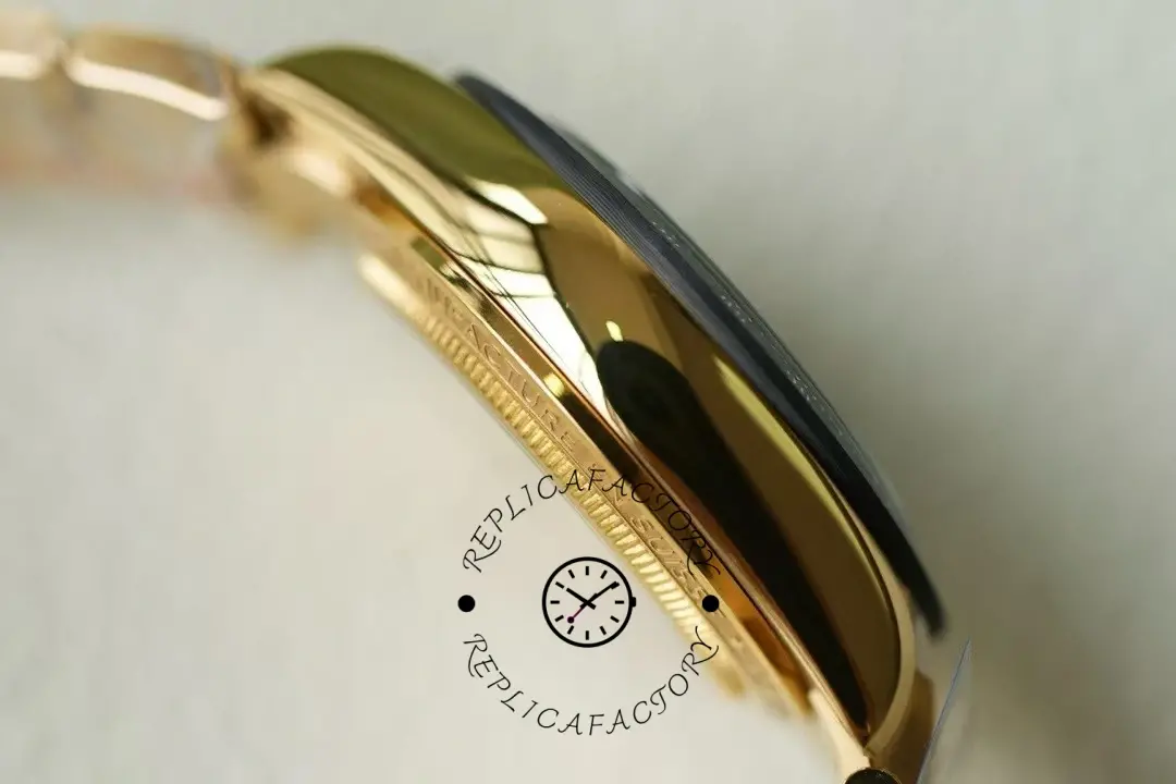 Side profile of the Rolex Daytona 116508 Artisans de Genève Skeleton Dial showing case thickness.