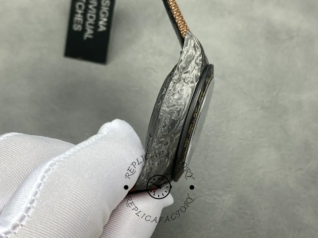 Strap detail of Rolex Daytona DiW Black Gold showing case area and texture.