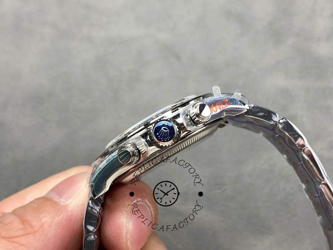 Side view of the Rolex Daytona 126529LN 40MM showing crown with lugs and bracelet end link.