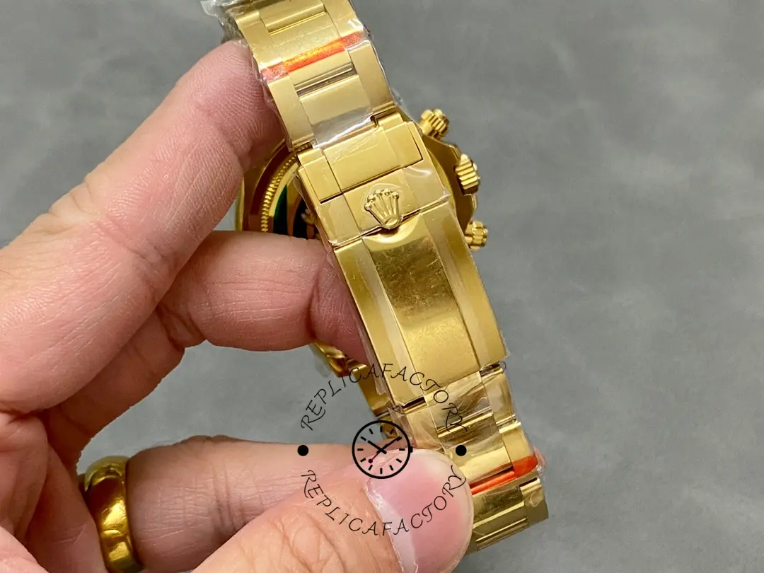 Bracelet clasp detail of Rolex Daytona 126508 showing clasp finish and hinge.