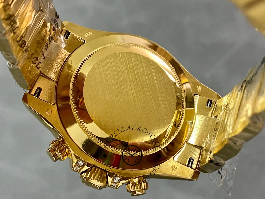 Case back and bracelet view of the Rolex Daytona 116598 40MM showing gold back cover.