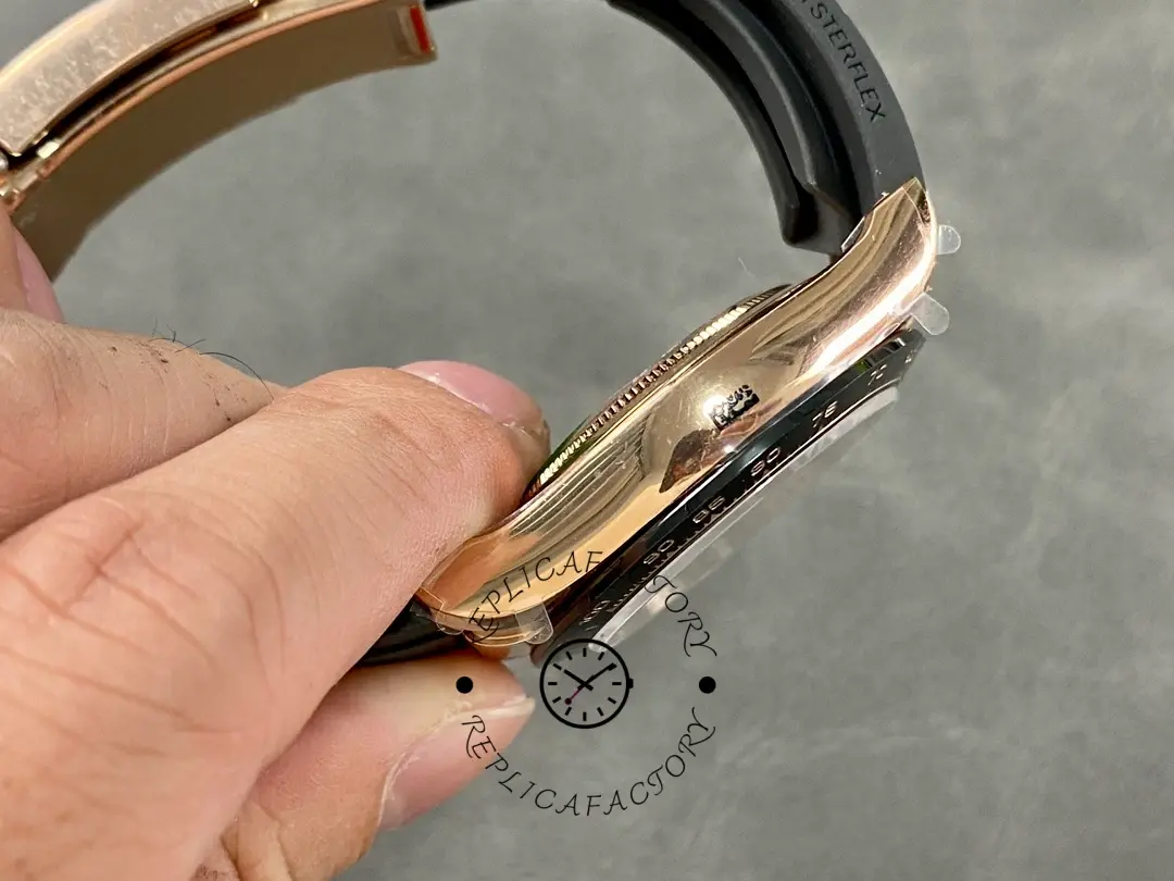 Strap curve detail of the Rolex Daytona Everose Rubber 116515 Chocolate showing Oysterflex underside.