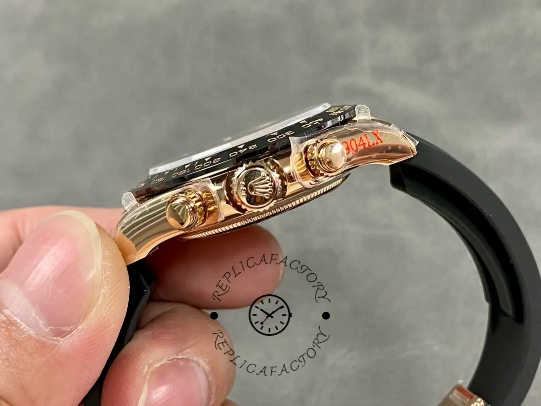 Side detail of the Rolex Daytona Everose Rubber 116515 Chocolate showing crown and chronograph pushers.