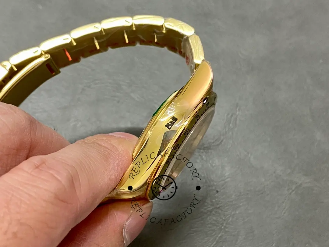 Rolex Daytona 116508 side profile, case thickness and bezel edge shown.