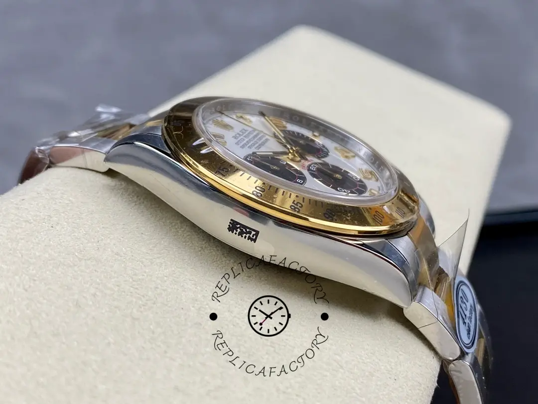 Side profile of the Rolex Daytona 116523 40mm showing case thickness and polished edges.