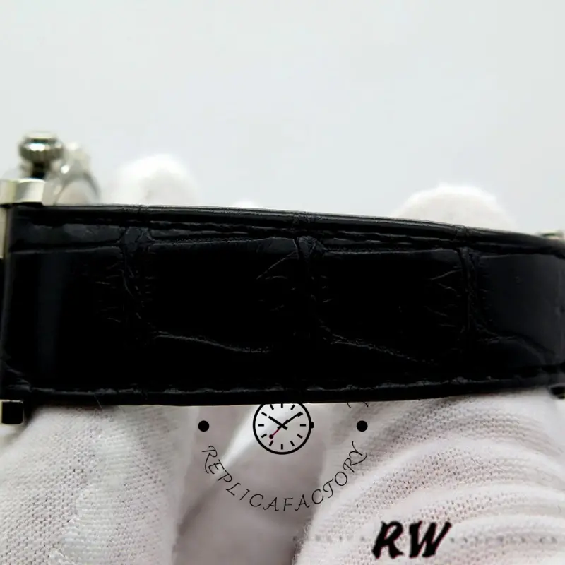 Strap close-up of Rolex Daytona 116519 showing black leather strap texture.