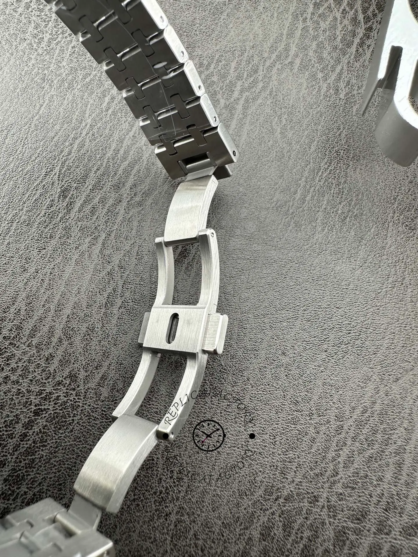 AP Royal Oak Extra-Thin 39mm 15202BC.ZZ.1241BC.03 Replica