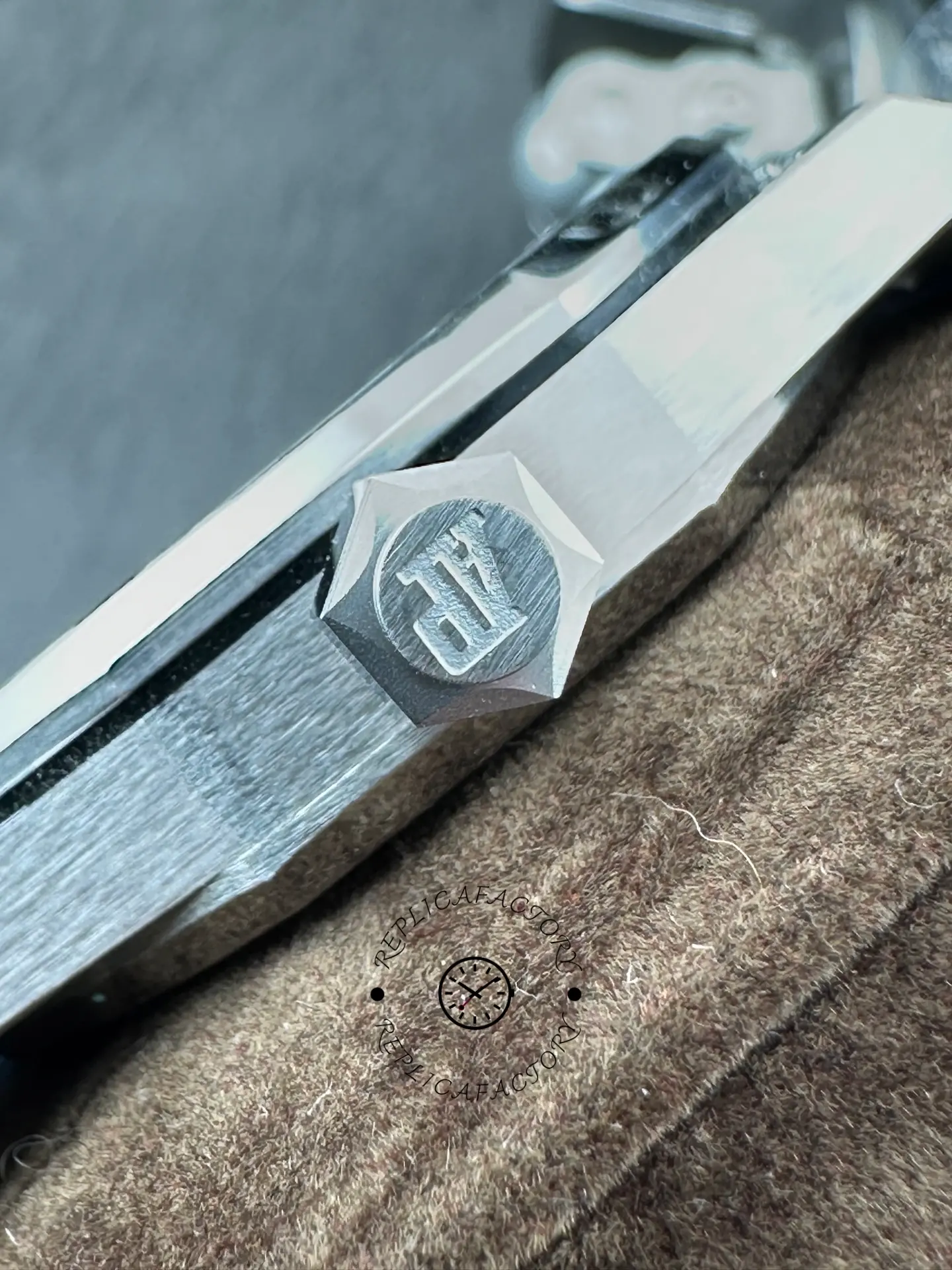 AP Royal Oak Extra-Thin 39mm 15202BC.ZZ.1241BC.03 Replica