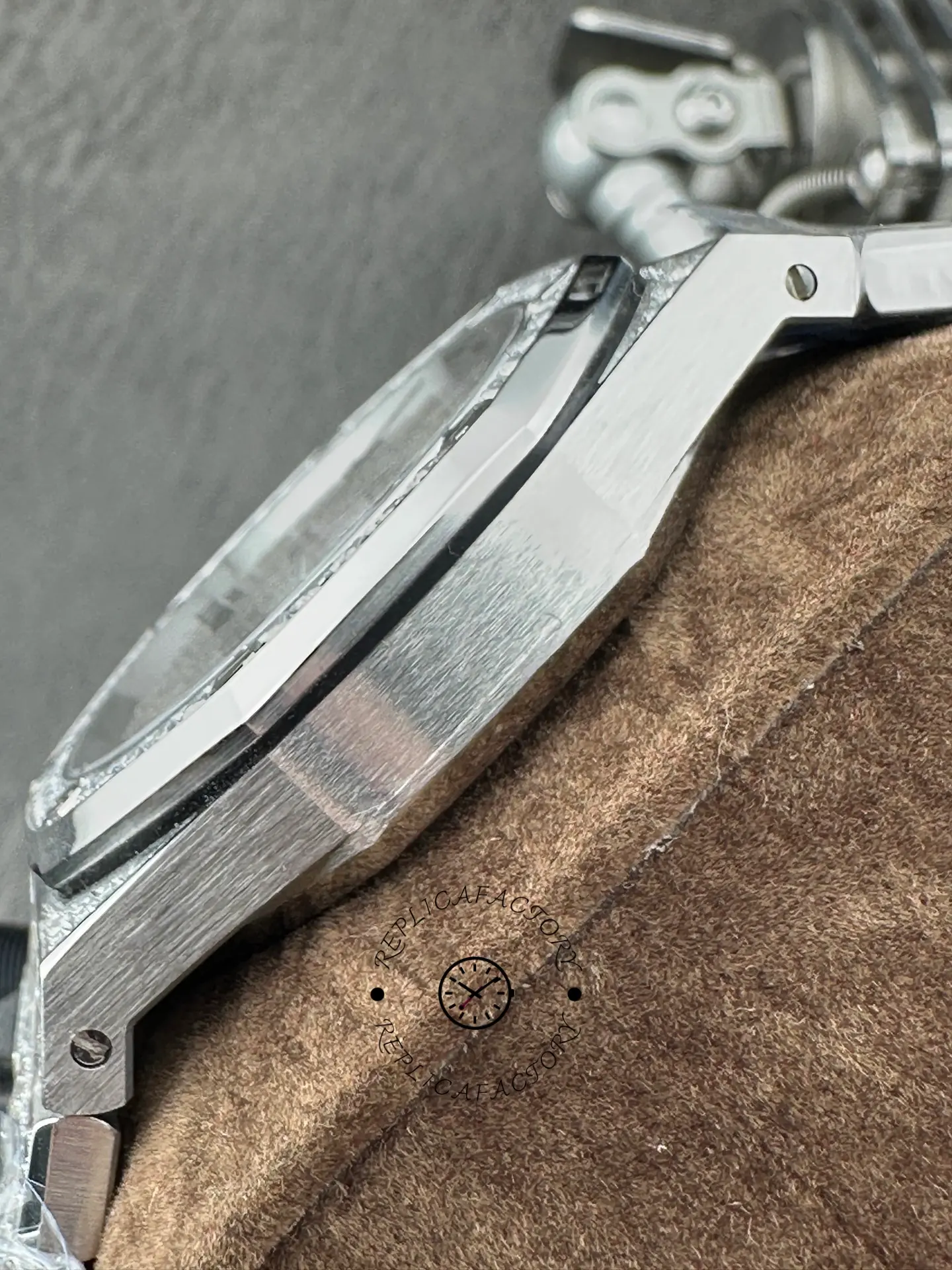 AP Royal Oak Extra-Thin 39mm 15202BC.ZZ.1241BC.03 Replica