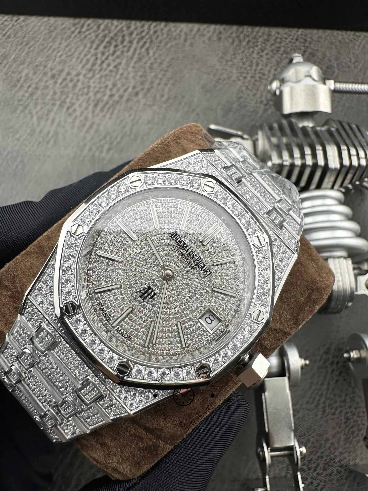 AP Replica Royal Oak 15202BC.ZZ.1241BC.01 Extra-Thin Diamond-Set