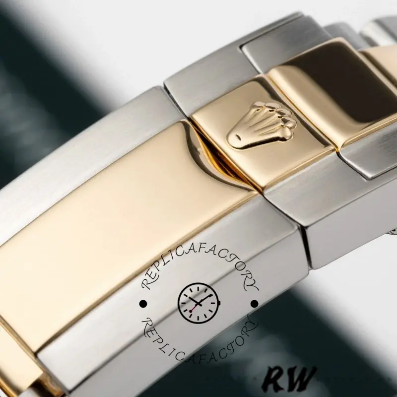 Clasp close-up of Rolex Daytona 116523 showing folding clasp with Rolex crown logo.