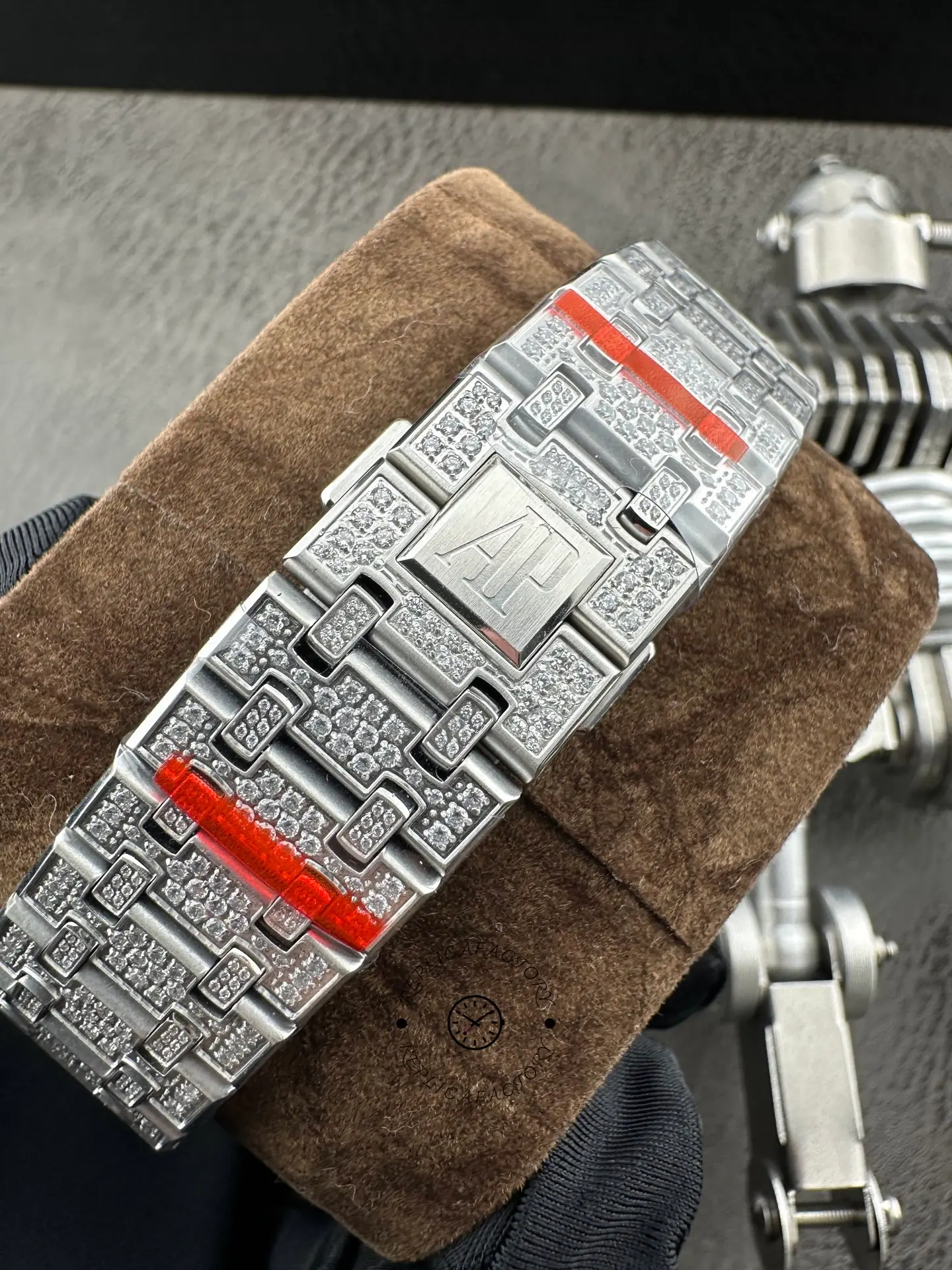 AP Replica Royal Oak 15202BC.ZZ.1241BC.01 Extra-Thin Diamond-Set