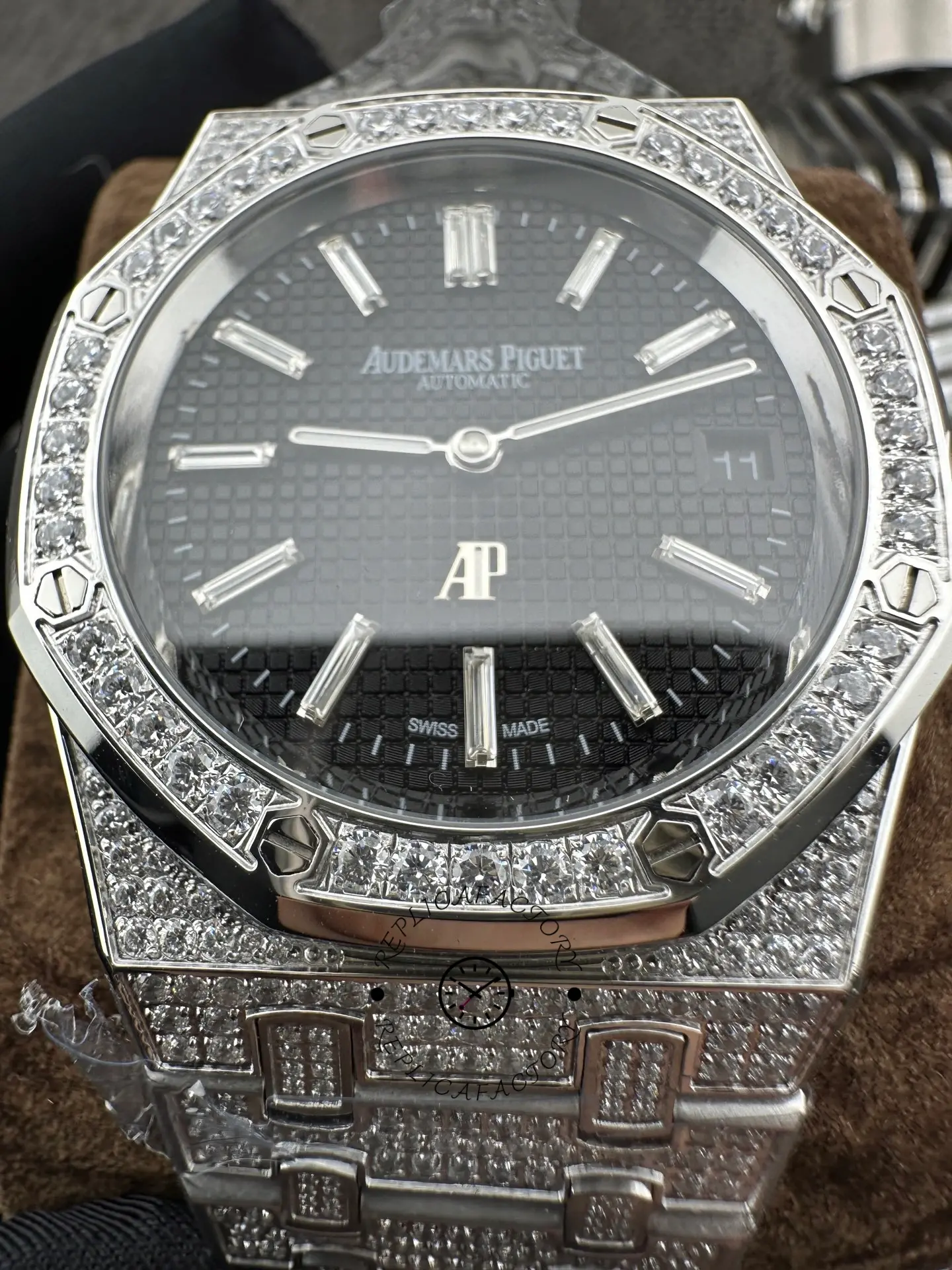 AP Royal Oak Extra-Thin 39mm 15202BC.ZZ.1241BC.03 Replica