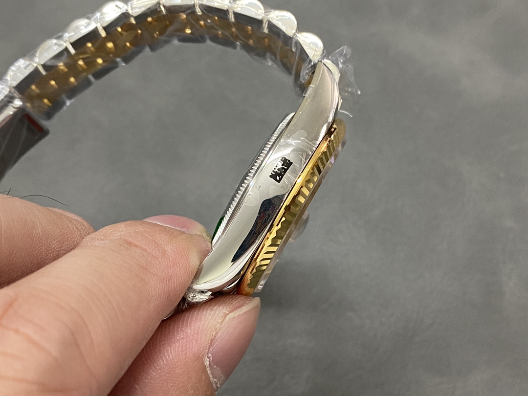 Rolex Datejust 126233 Champagne Jubilee Dial Fluted Bezel 36MM Unisex Replica Watch