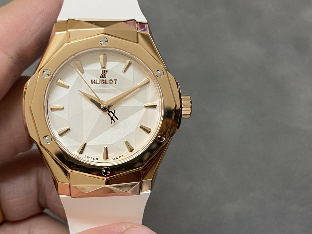 Hublot Classic Fusion 550.OS.2200.RW.ORL20 40MM