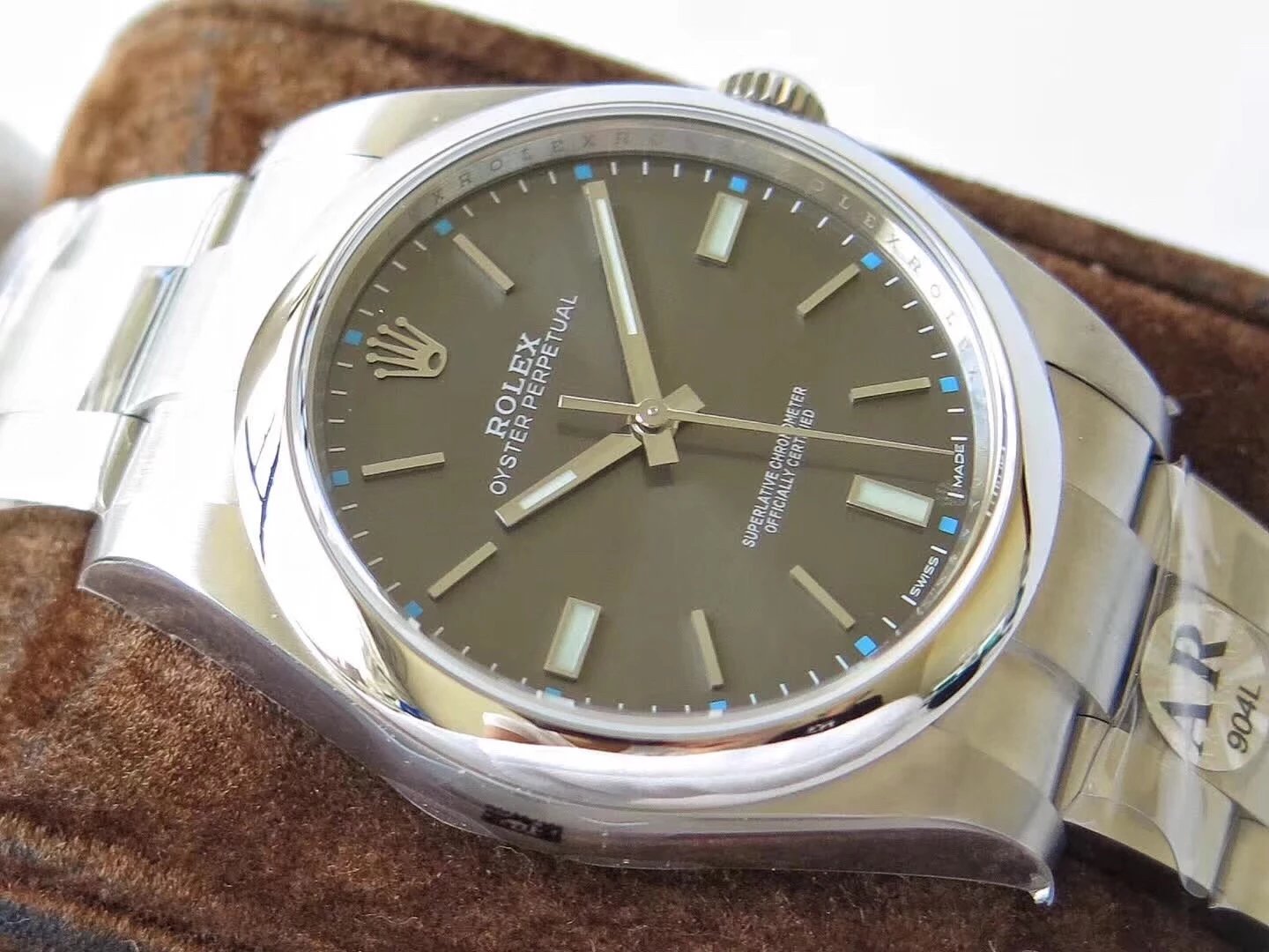 Rolex Oyster Perpetual 114300 0001 39MM