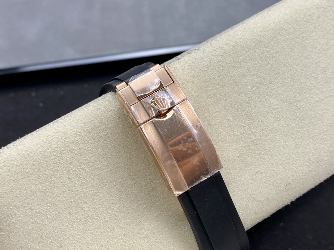 Rolex Yacht-Master 116695 Black Rubber Strap Black Dial 40MM Mens Replica Watch