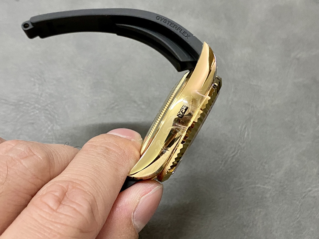 Rolex Sky Dweller m336238 0002 Yellow Gold Black Dial 42mm Mens Replica Watch