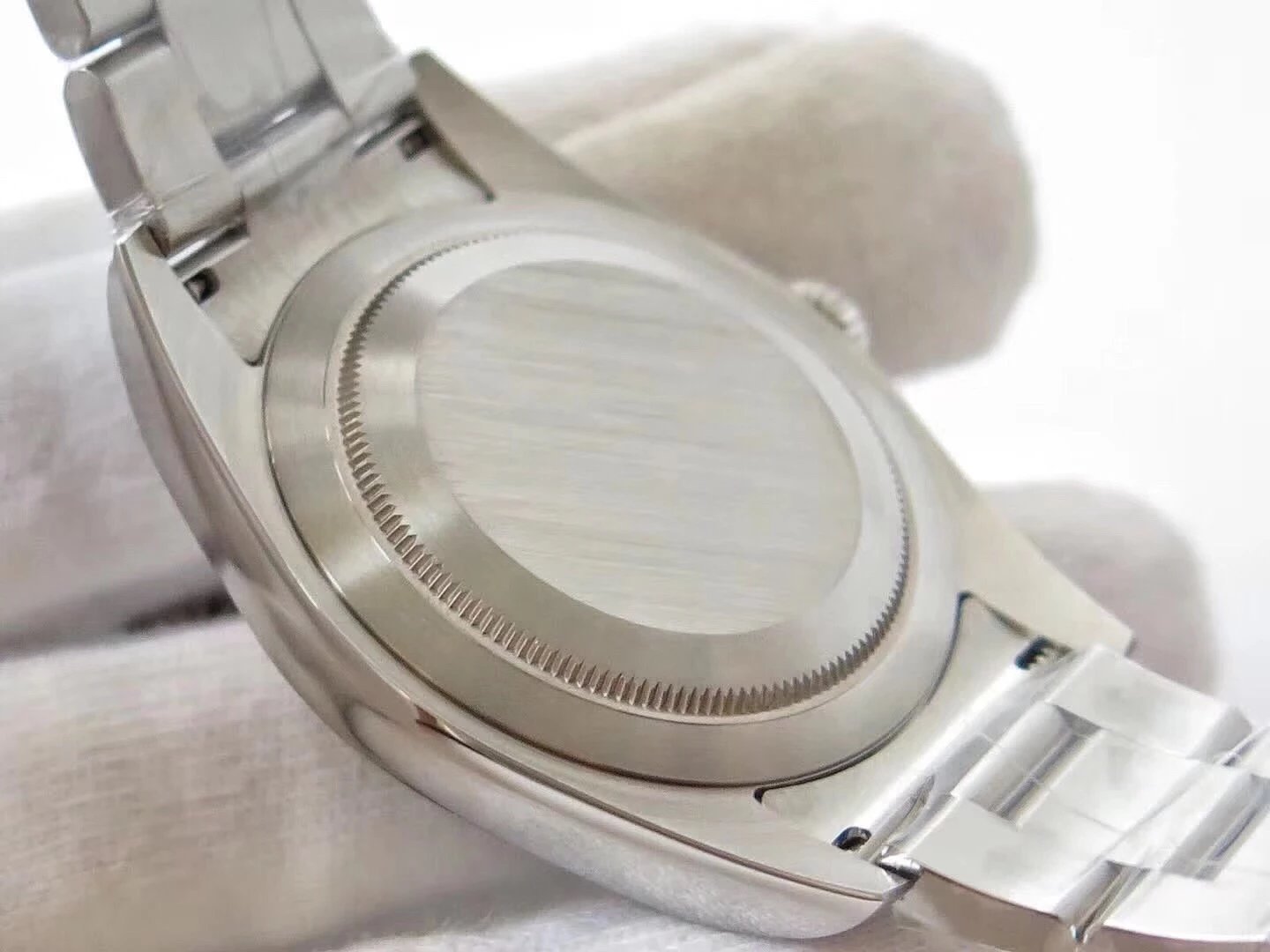 Rolex Oyster Perpetual 114300 0001 39MM