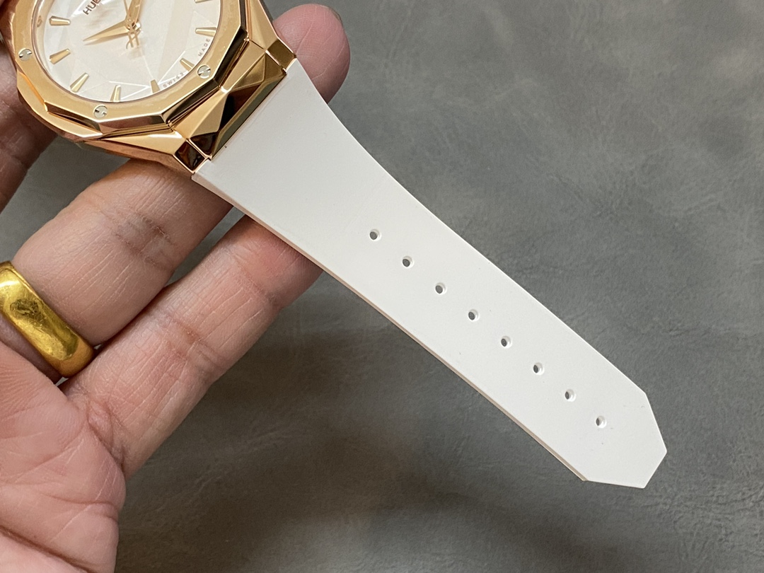 Hublot Classic Fusion 550.OS.2200.RW.ORL20 40MM