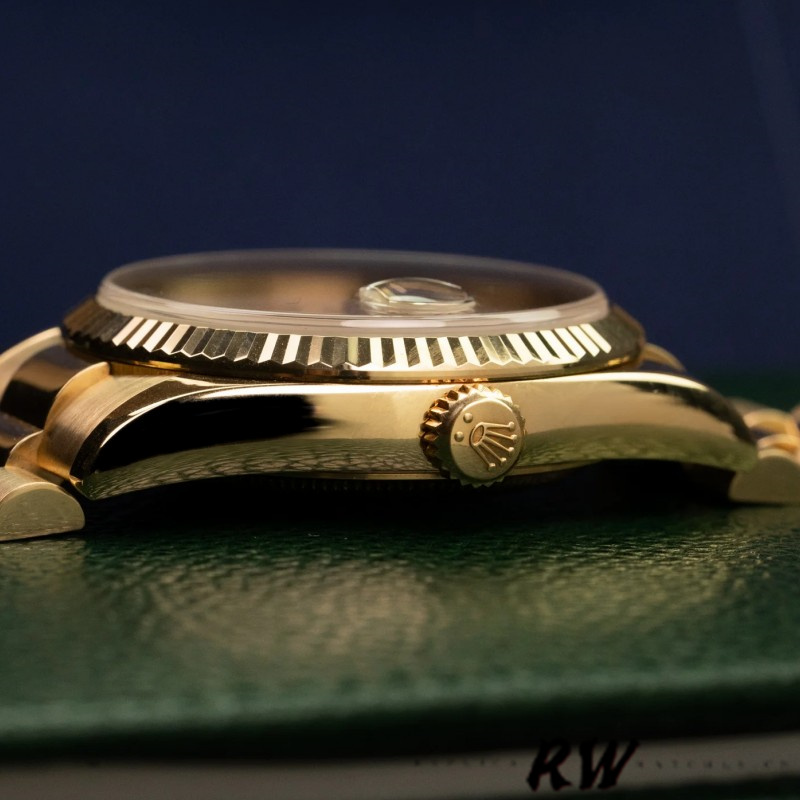 Rolex Day-Date 118238 Yellow Gold Fluted Bezel Champagne Dial 36mm Unisex Replica Watch