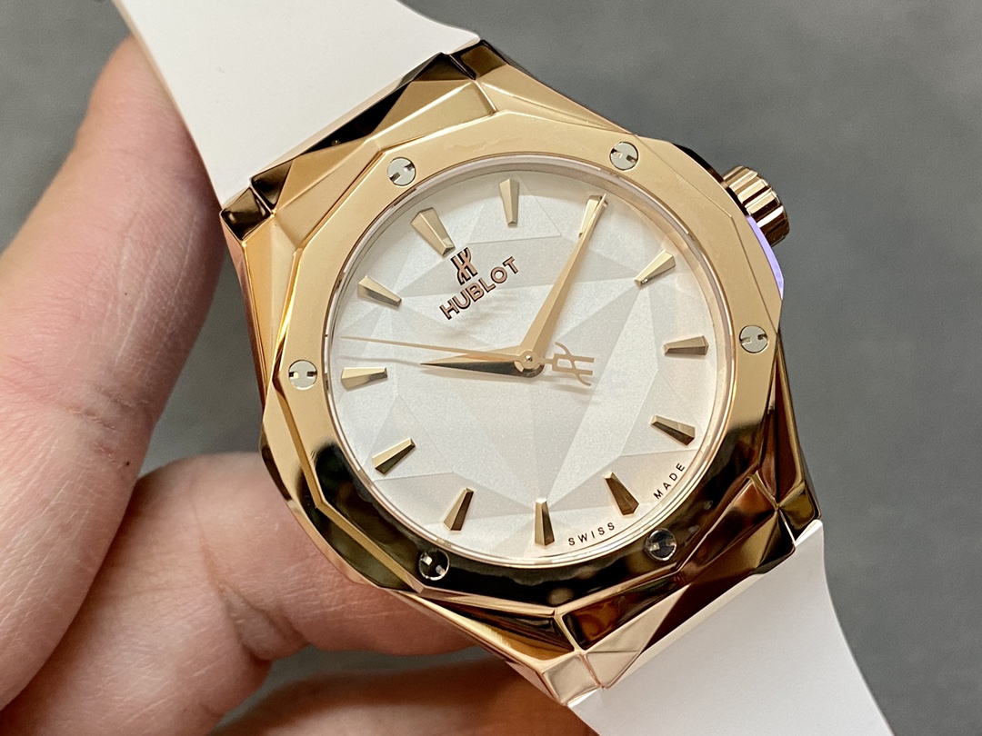 Hublot Classic Fusion 550.OS.2200.RW.ORL20 40MM