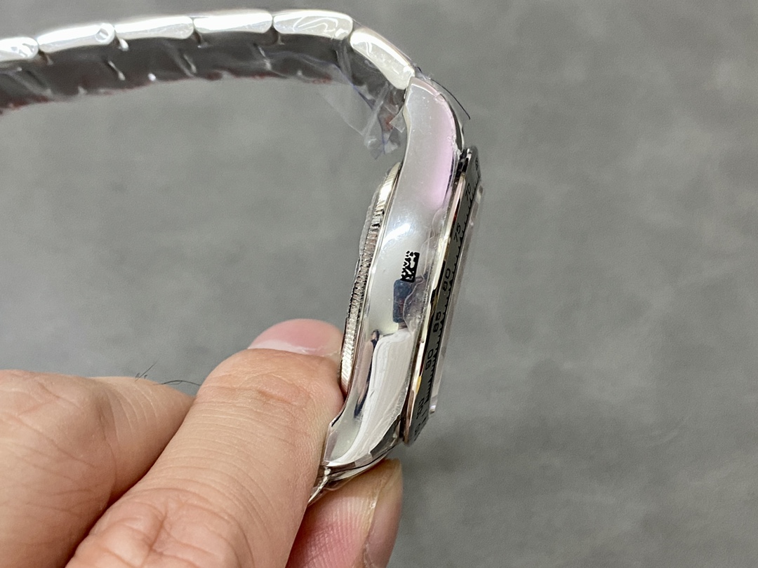 Rolex Cosmograph Daytona 116509 Silver Index Dial 40MM Mens Replica Watch