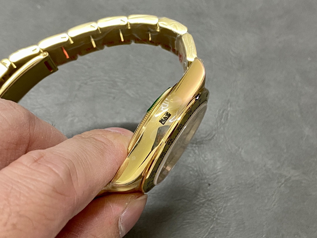 Rolex Daytona 116508 Yellow Gold Champagne Index Dial 40MM Mens Replica Watch