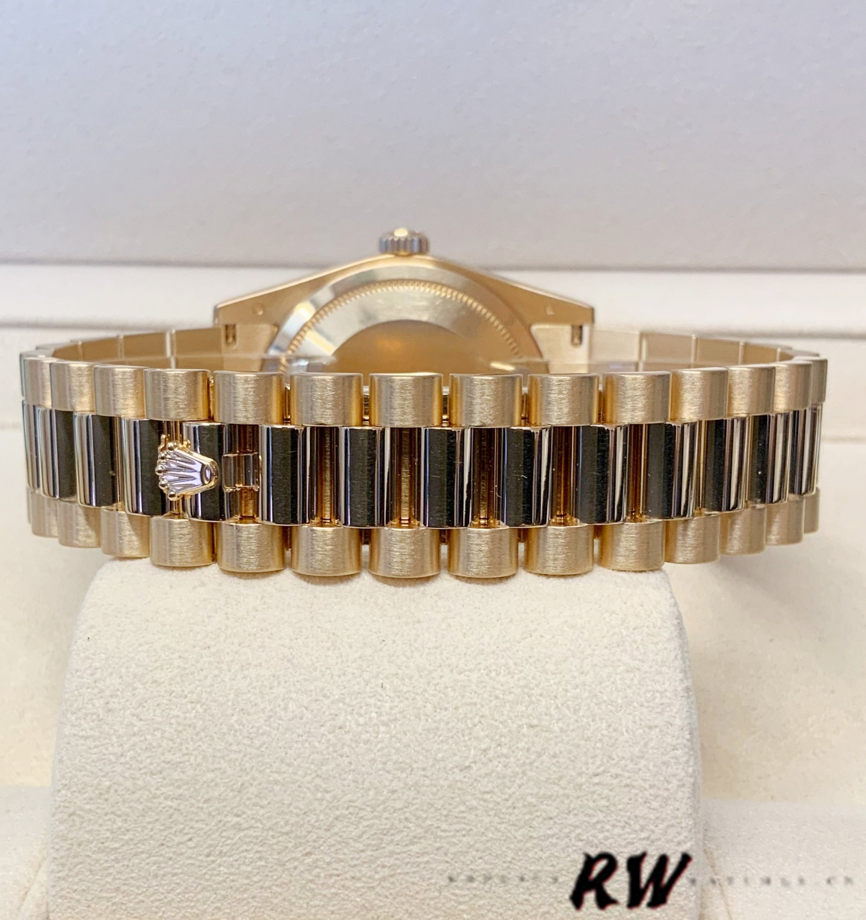 Rolex Day-Date 118238 Arabic Numeral Wave Champagne Dial Yellow gold 36mm Unisex Replica Watch