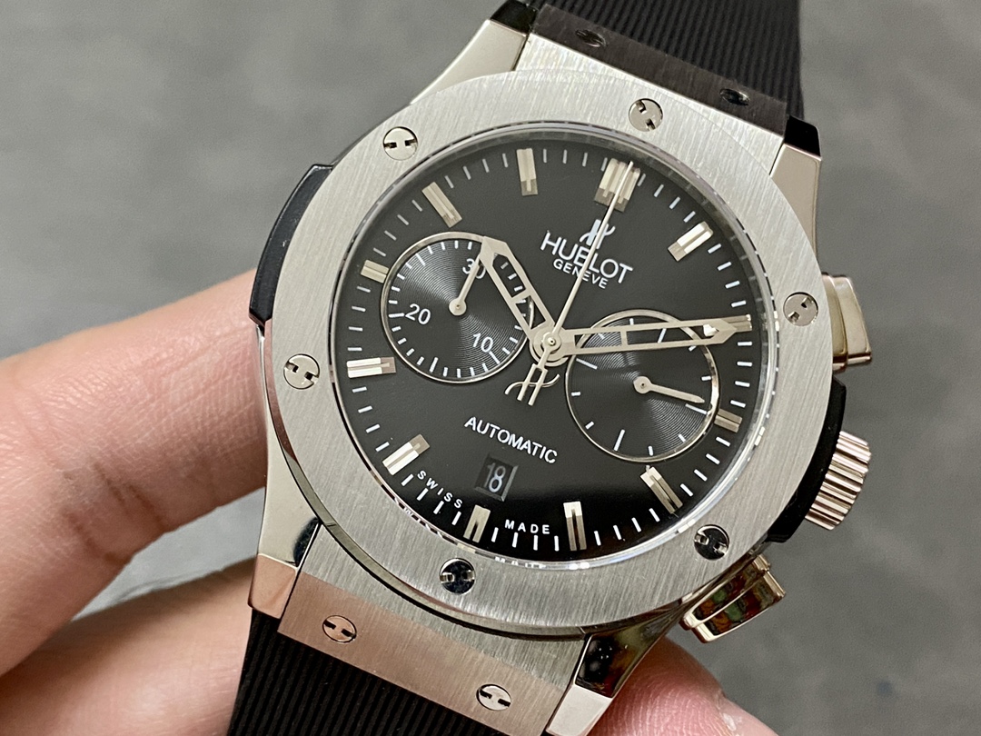 Hublot Classic Fusion 521.NX.1170.RX 45MM Mens