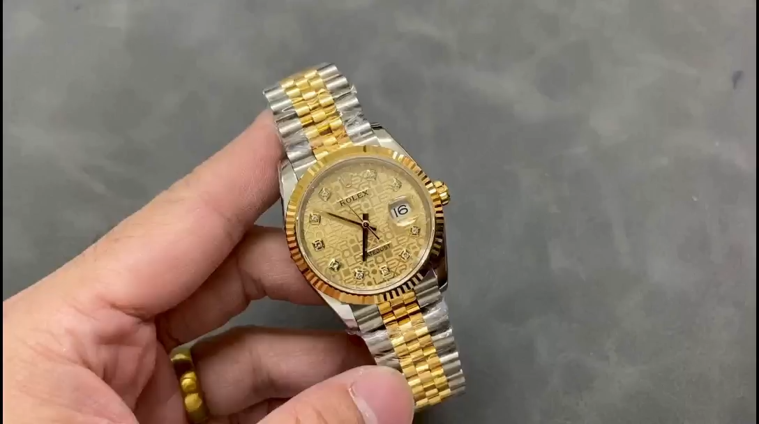 Rolex Datejust 126233 Champagne Jubilee Dial Fluted Bezel 36MM Unisex Replica Watch