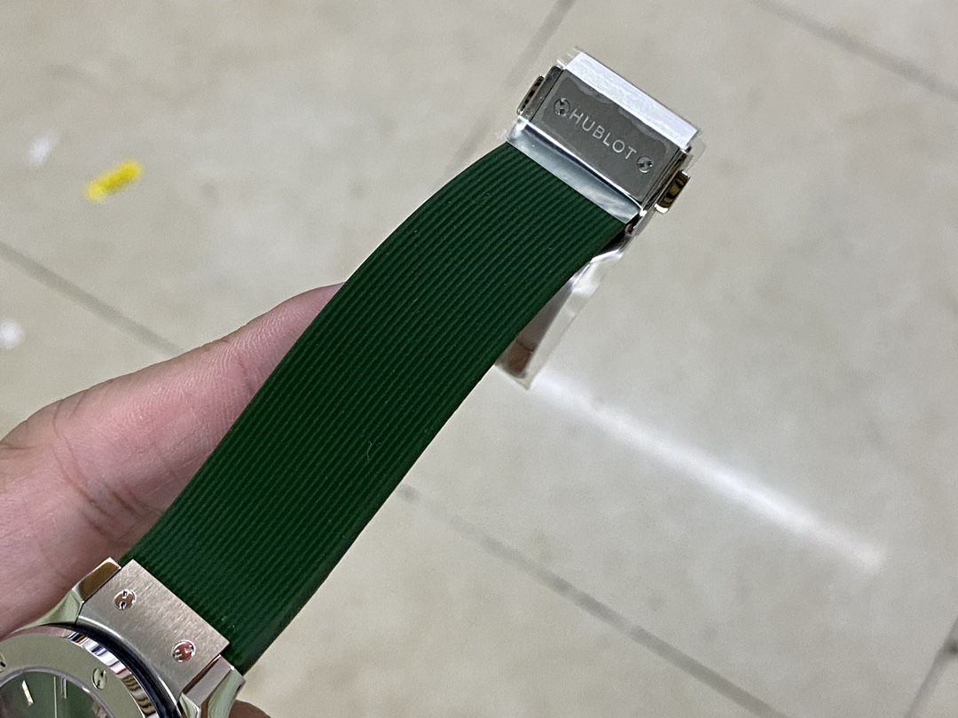 Hublot Classic Fusion 565.NX.1171.RX 38 mm Lady