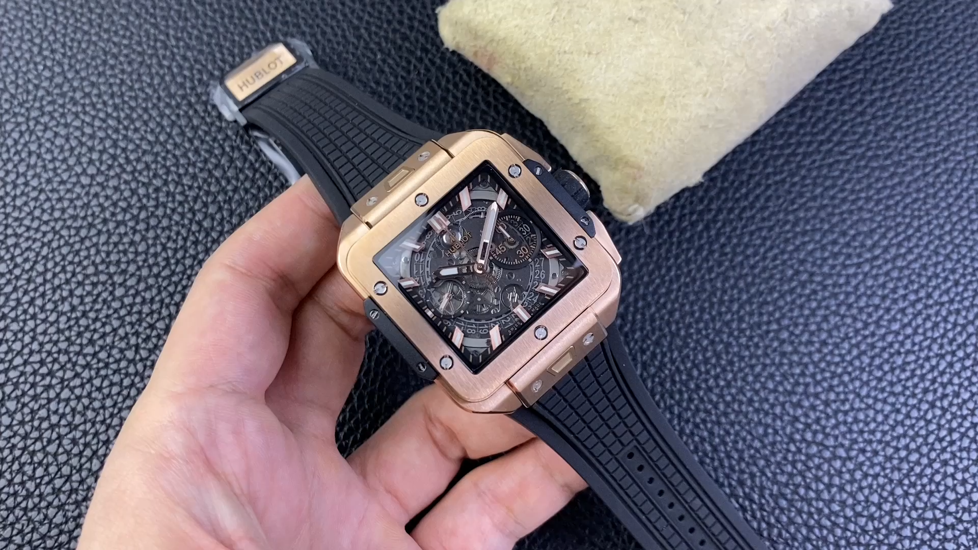 Hublot Square Bang 821.OM.0180.RX 44 mm