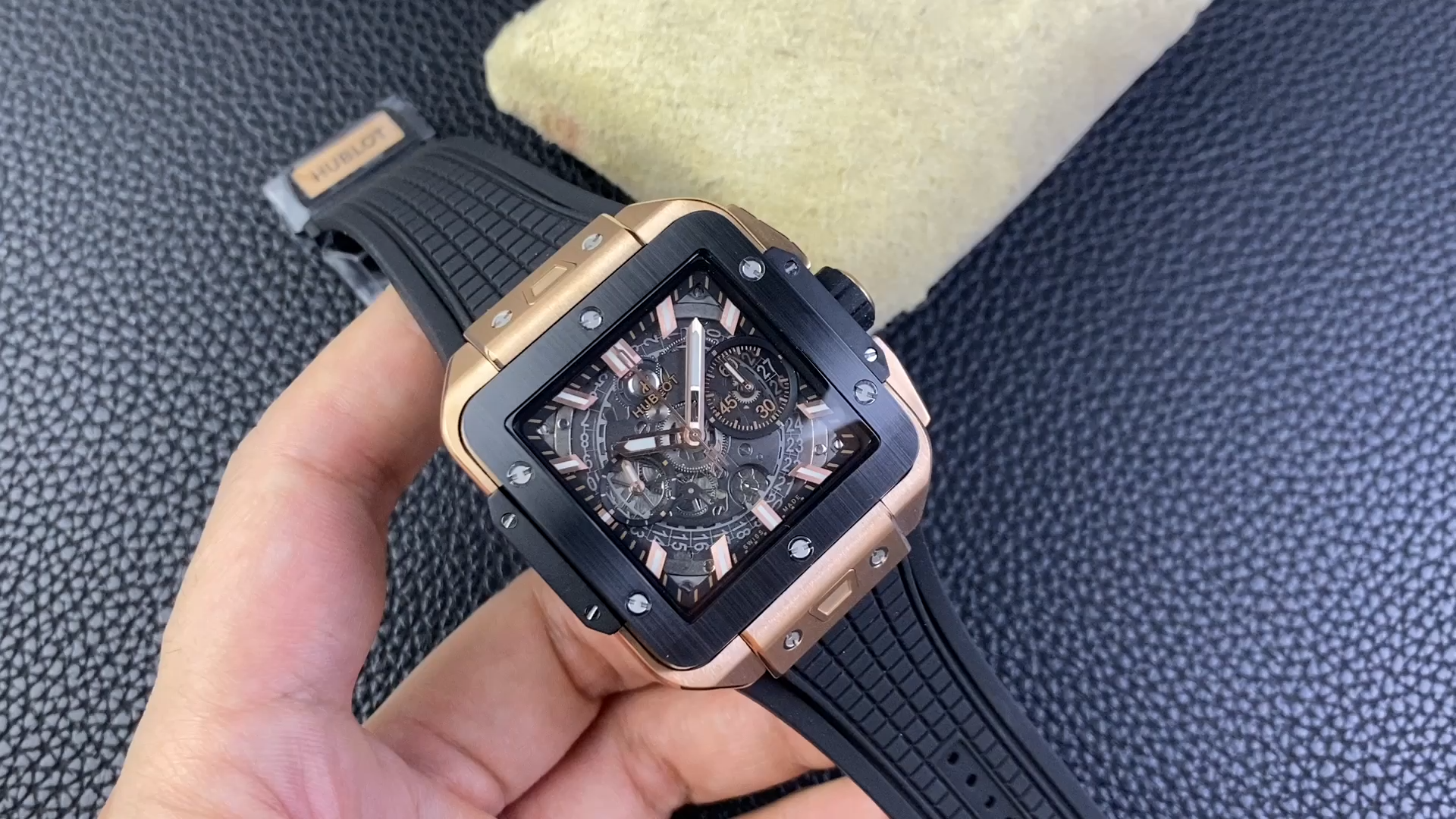 Hublot Square Bang 821.OM.0180.RX 42 mm