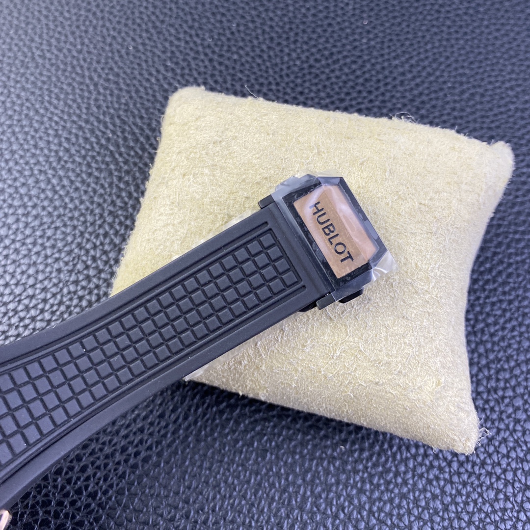 Hublot Square Bang 821.OM.0180.RX 42 mm
