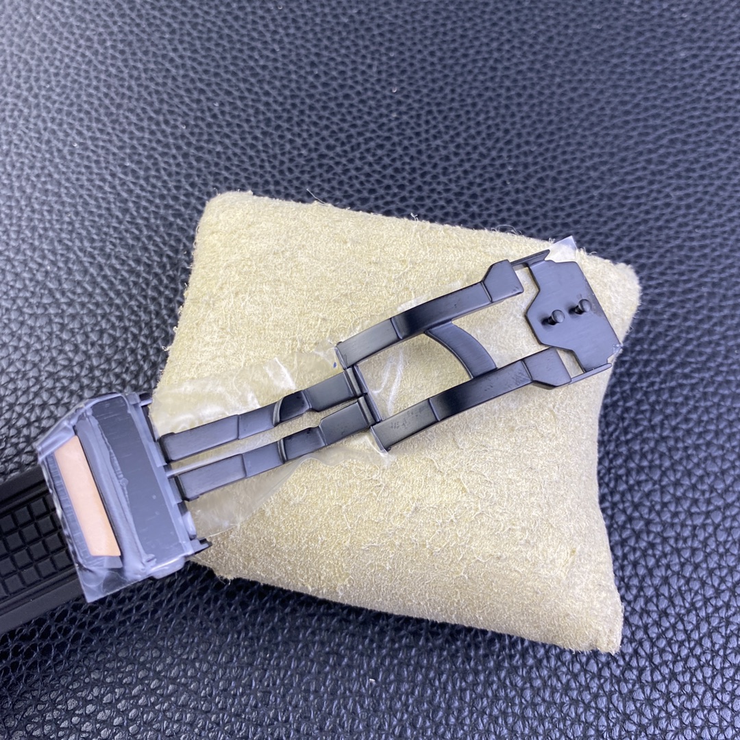 Hublot Square Bang 821.OM.0180.RX 44 mm