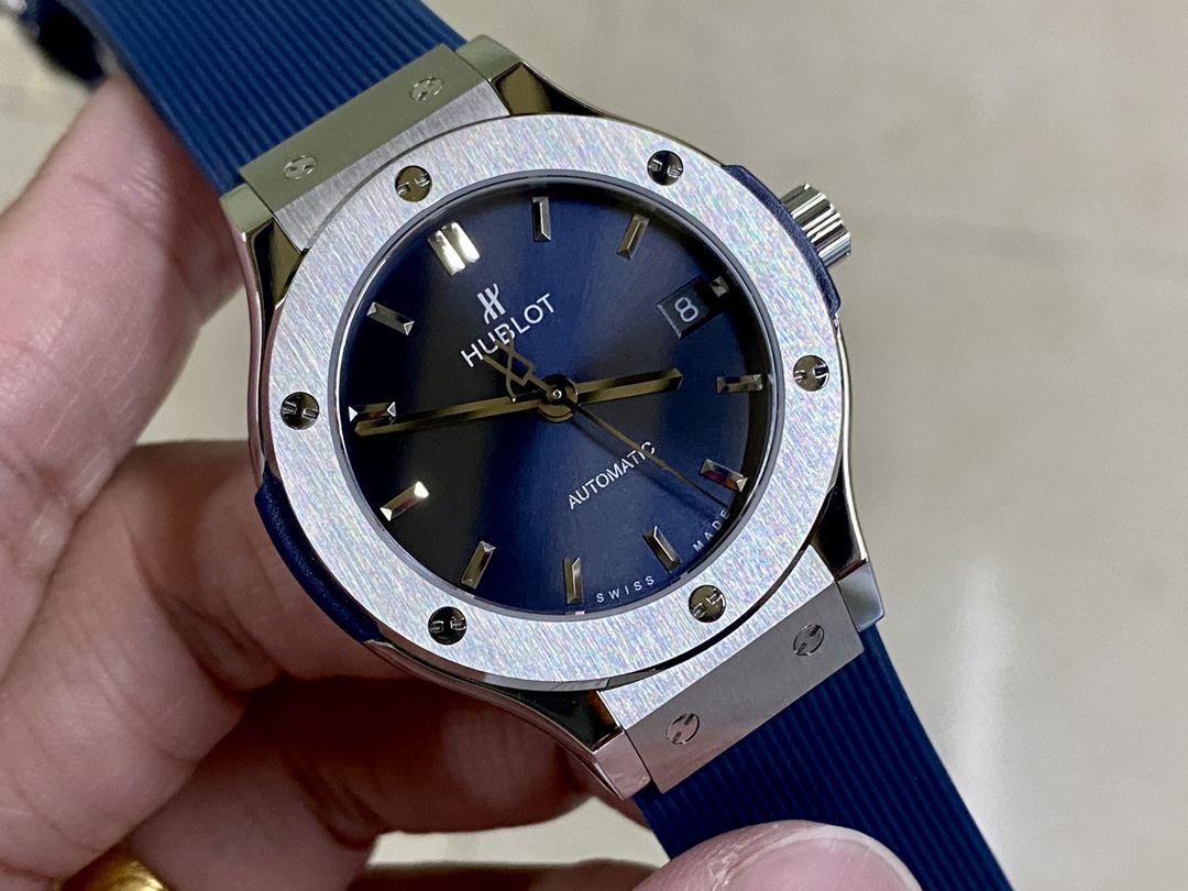 Hublot Classic Fusion 565.NX.1171.RX 38 mm Lady