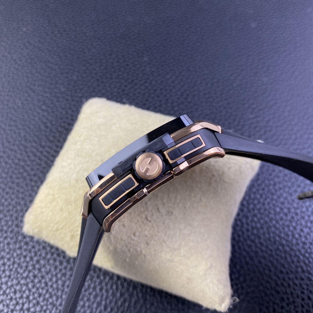 Hublot Square Bang 821.OM.0180.RX 42 mm