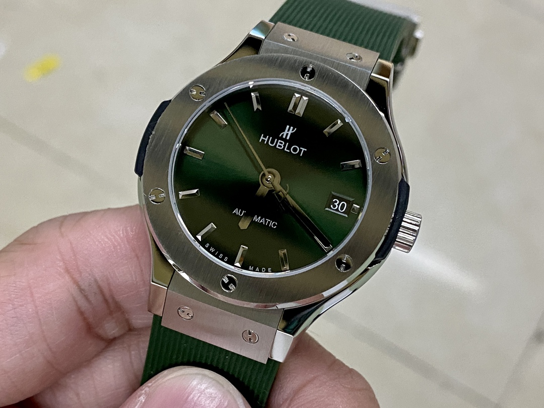 Hublot Classic Fusion 565.NX.1171.RX 38 mm Lady