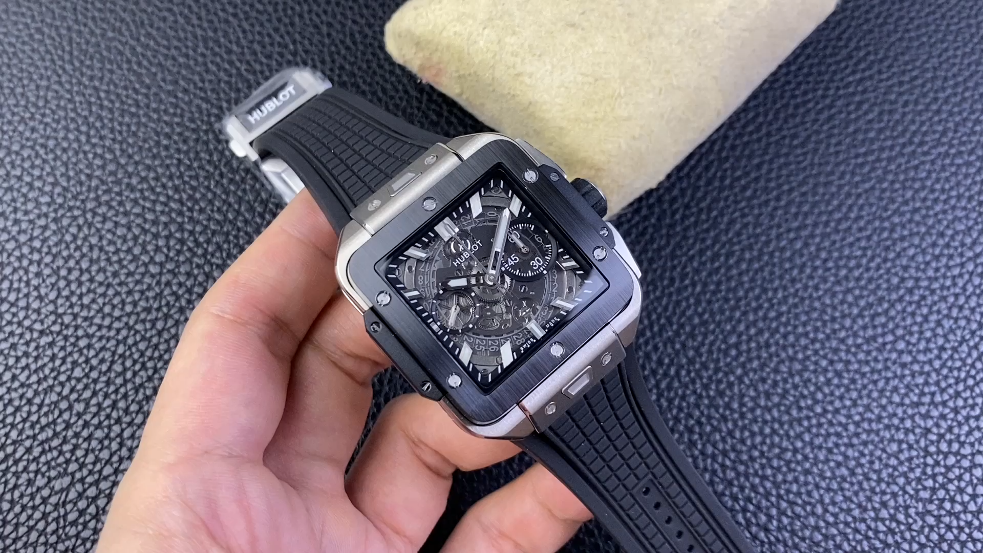 Hublot Square Bang 821.OM.0180.RX 42 mm