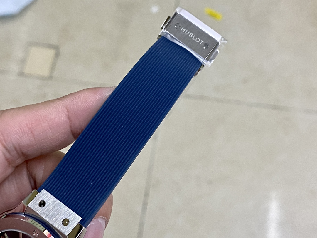 Hublot Classic Fusion 565.NX.1171.RX 38 mm Lady