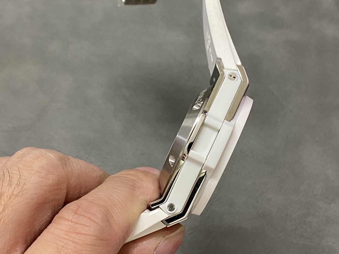 Hublot Big Bang 421.OX.1180.RX 44mm Mens Watch