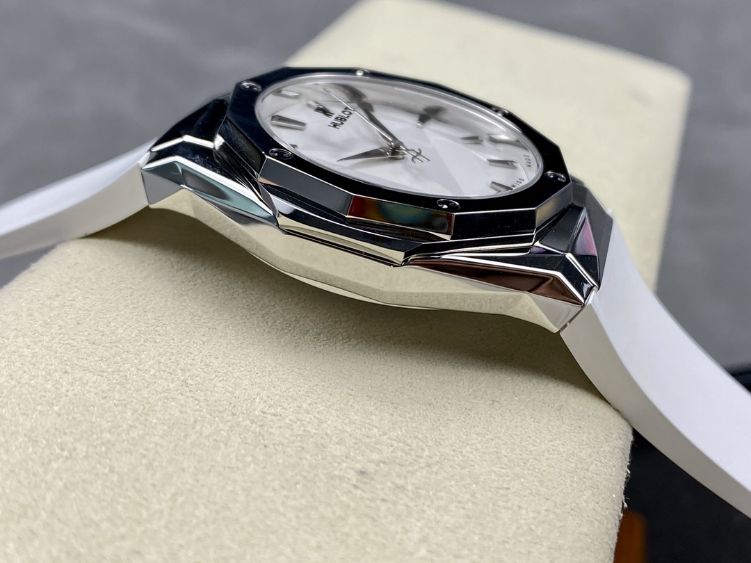 Hublot Classic Fusion 550.NS.2200.RW.ORL20 40 mm