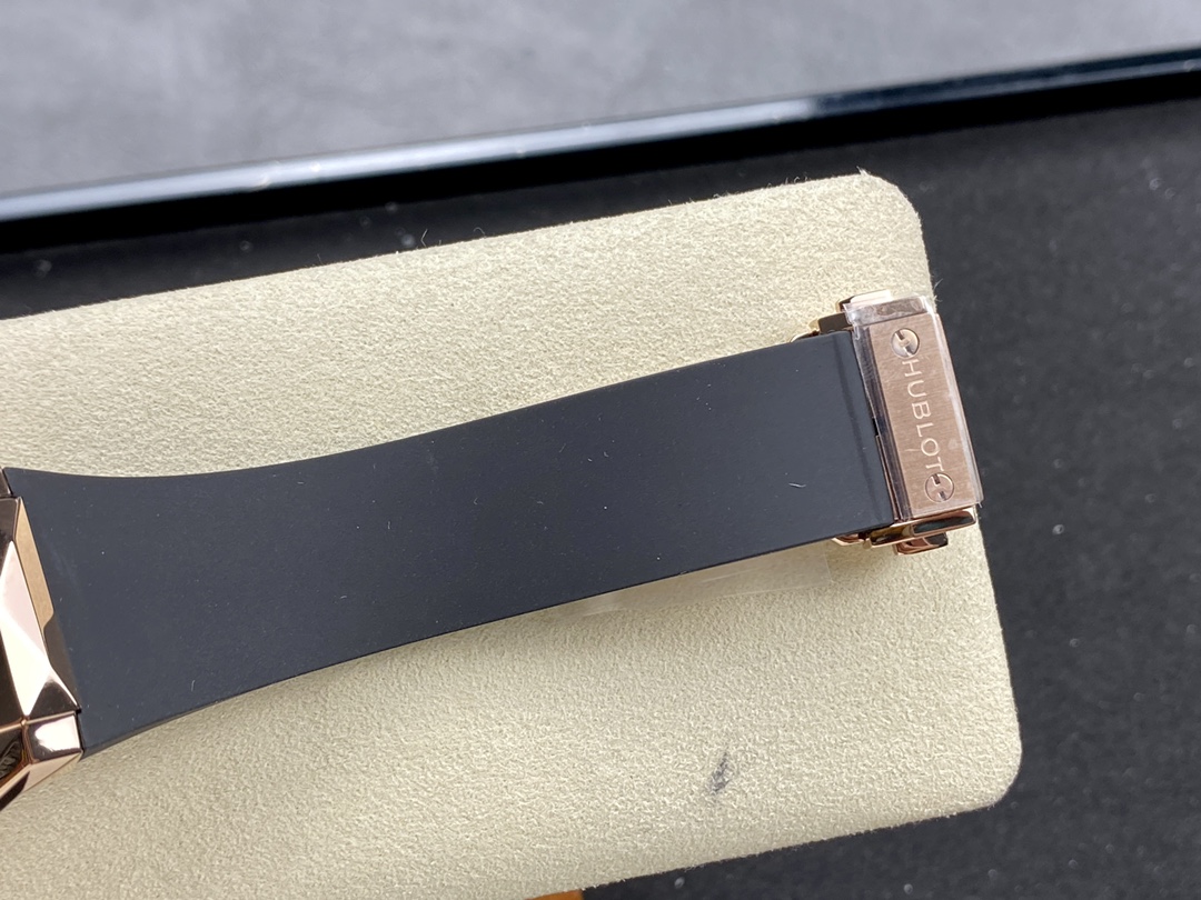 Hublot Classic Fusion 550.OS.1800.RX.ORL19 40 mm